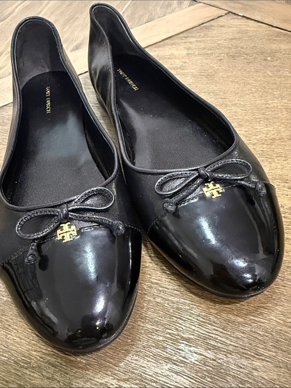 Tory BurchCap Toe Bow Gold Logo Ballet Flats Womens Sz 10 M Perfect Black $275